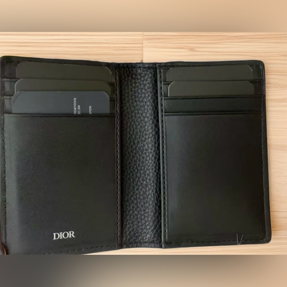 DIOR Beauty GWP Double Fold Card Holder - Picture 3 of 8